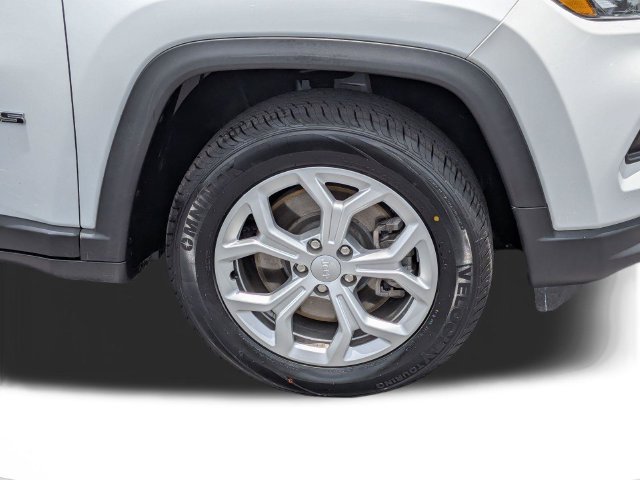 Used 2024 Jeep Compass Latitude AWD/4WD image 10