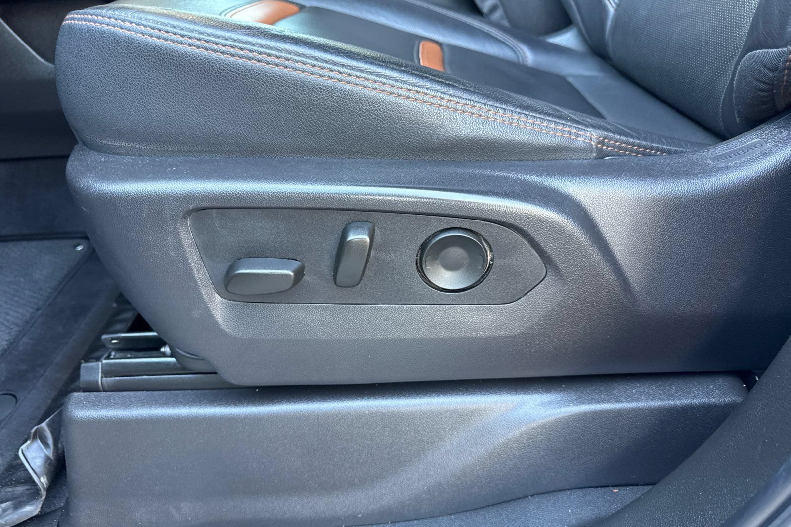 Certified 2025 GMC Sierra 1500 AT4 AWD/4WD image 12