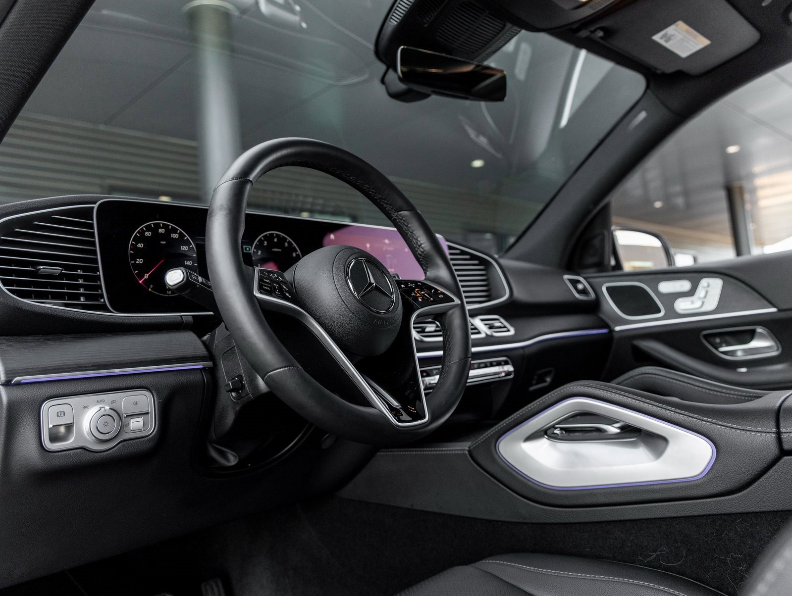 Used 2024 Mercedes-Benz GLE 450 4MATIC w/ AMG Line Exterior image 23