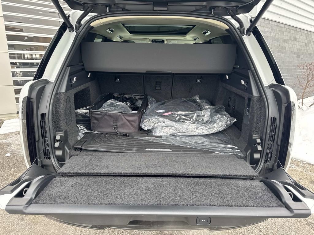 New 2026 Land Rover Range Rover SE image 6