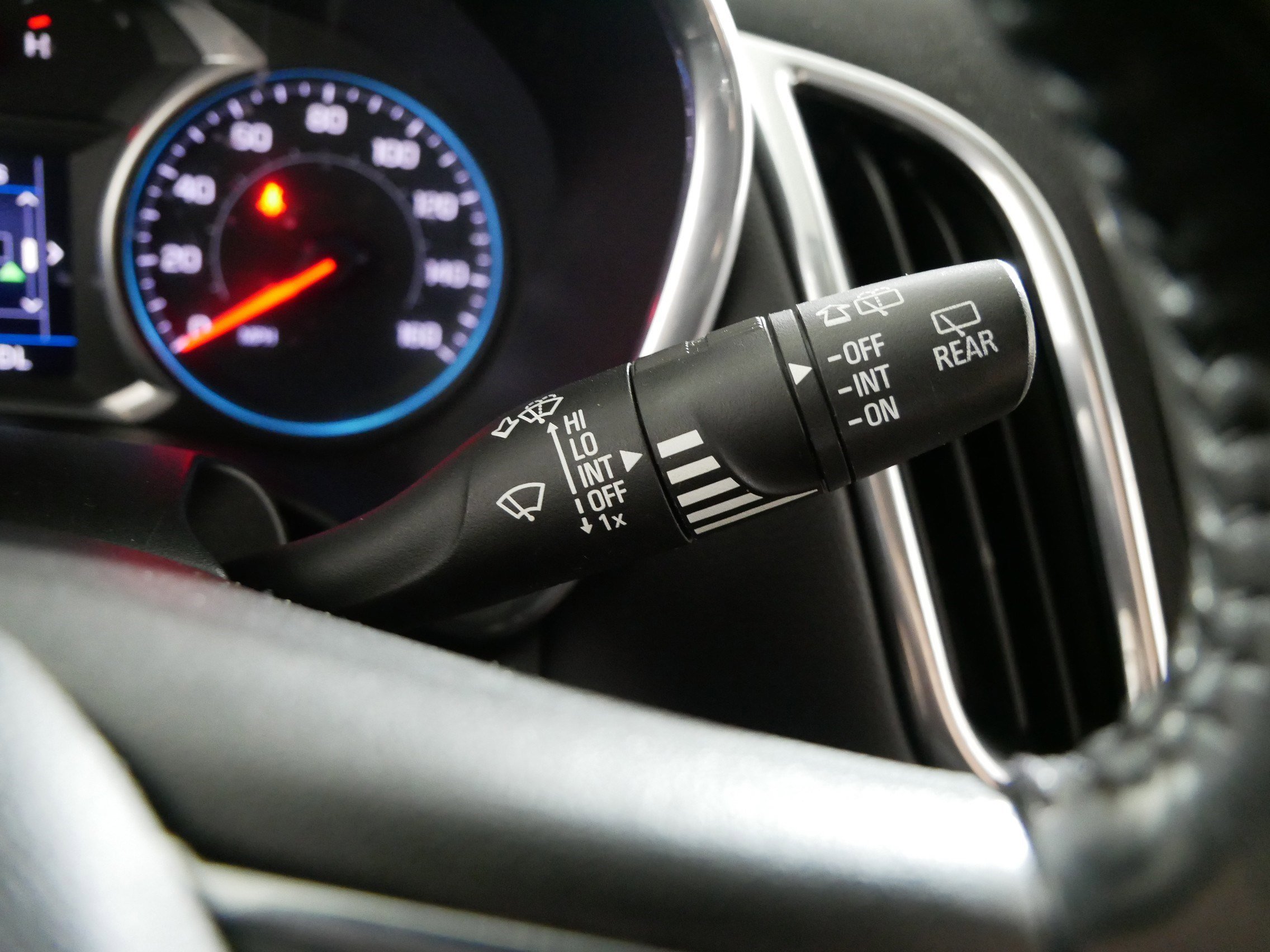 Used 2019 Chevrolet Equinox LT image 30