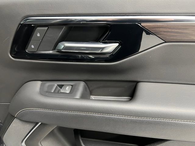 Used 2025 Chevrolet Suburban Premier image 50