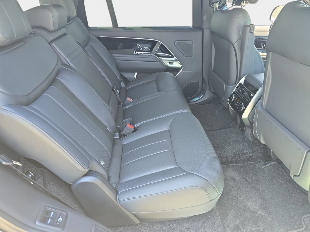 New 2026 Land Rover Range Rover Long Wheelbase SE AWD/4WD image 11