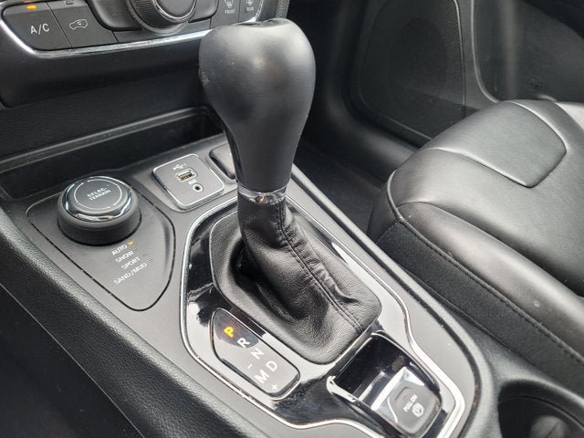 Used 2019 Jeep Cherokee Latitude Plus AWD/4WD image 23