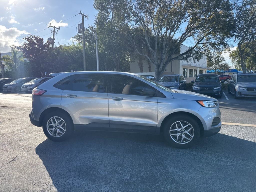 Used 2021 Ford Edge SE image 4
