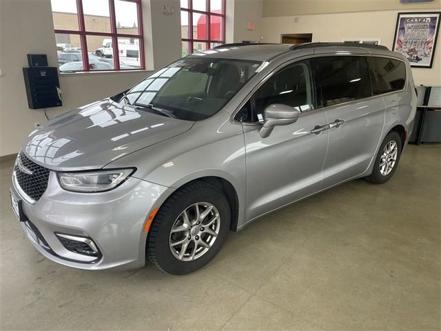 Used 2021 Chrysler Pacifica Touring image 3