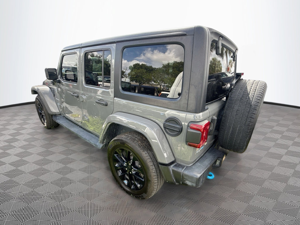 Used 2022 Jeep Wrangler Unlimited Sahara w/ Cold Weather Group AWD/4WD image 8