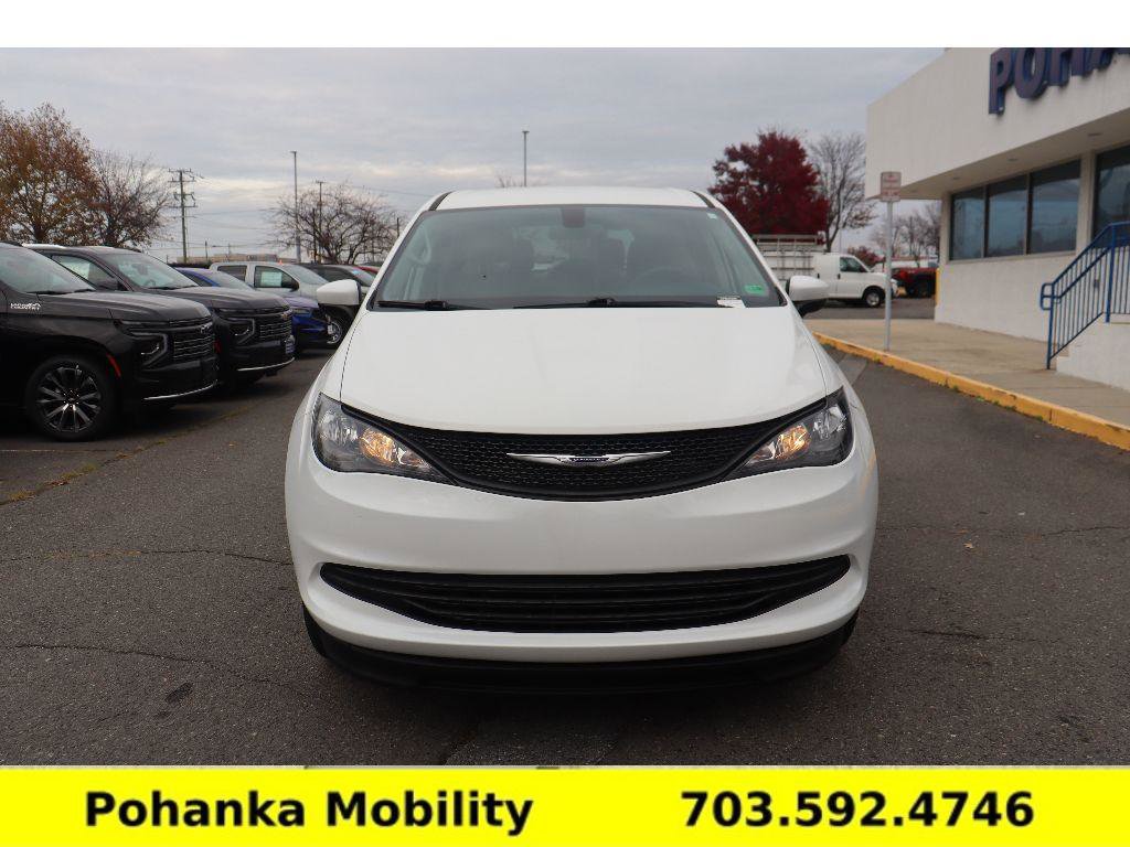 Used 2020 Chrysler Voyager L image 5