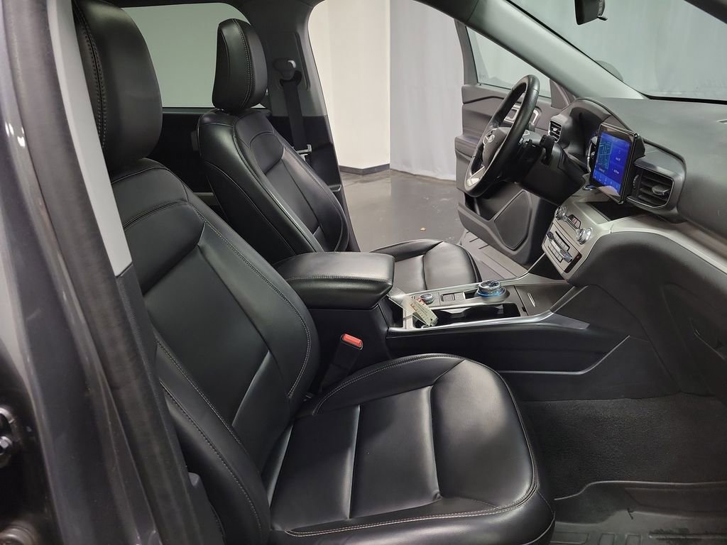 Used 2021 Ford Explorer XLT w/ Equipment Group 202A AWD/4WD image 23