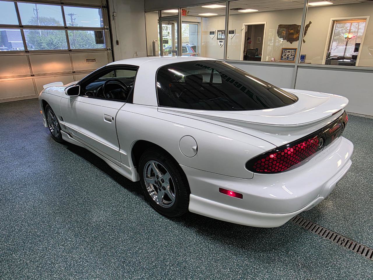 Used 2002 Pontiac Firebird Formula w/ Opt Pkg image 9