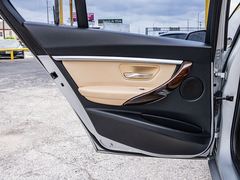 Used 2018 BMW 330e RWD image 11