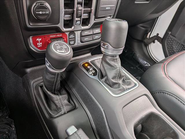 Used 2025 Jeep Gladiator Rubicon AWD/4WD image 19