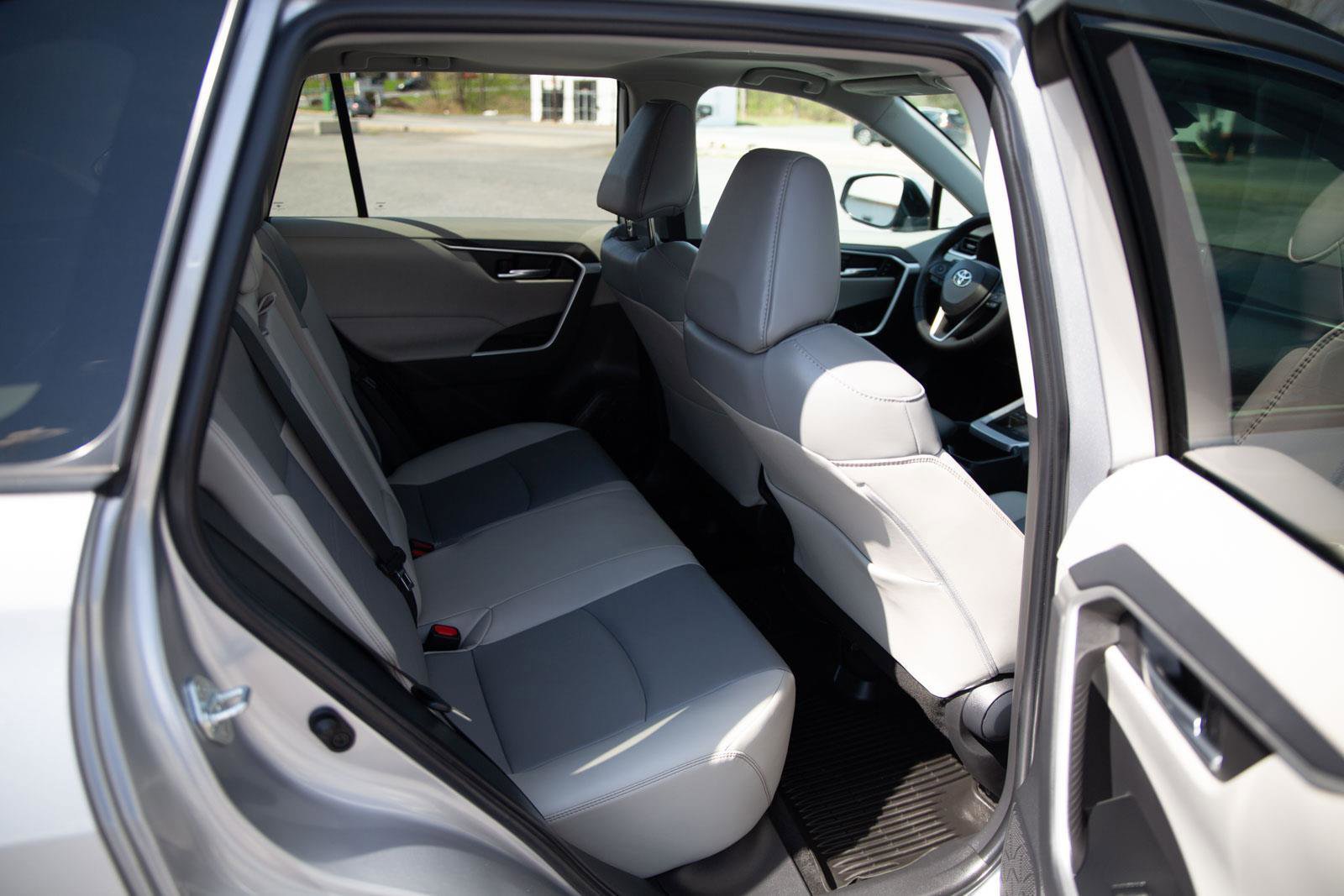 Used 2023 Toyota RAV4 XLE Premium image 17