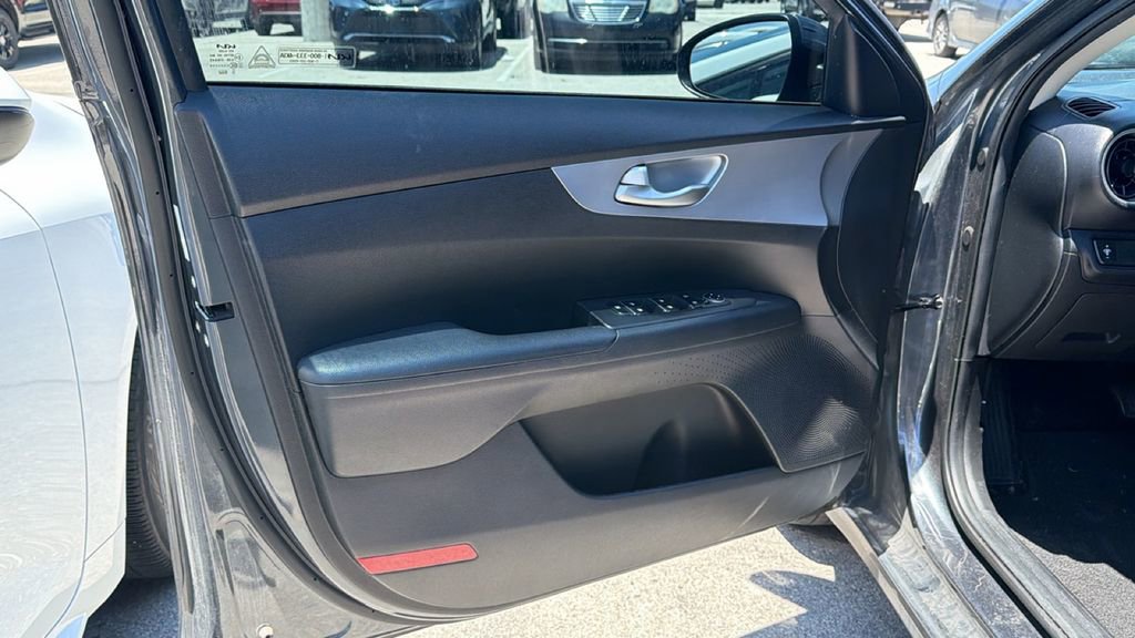 Used 2023 Kia Forte LXS FWD image 9