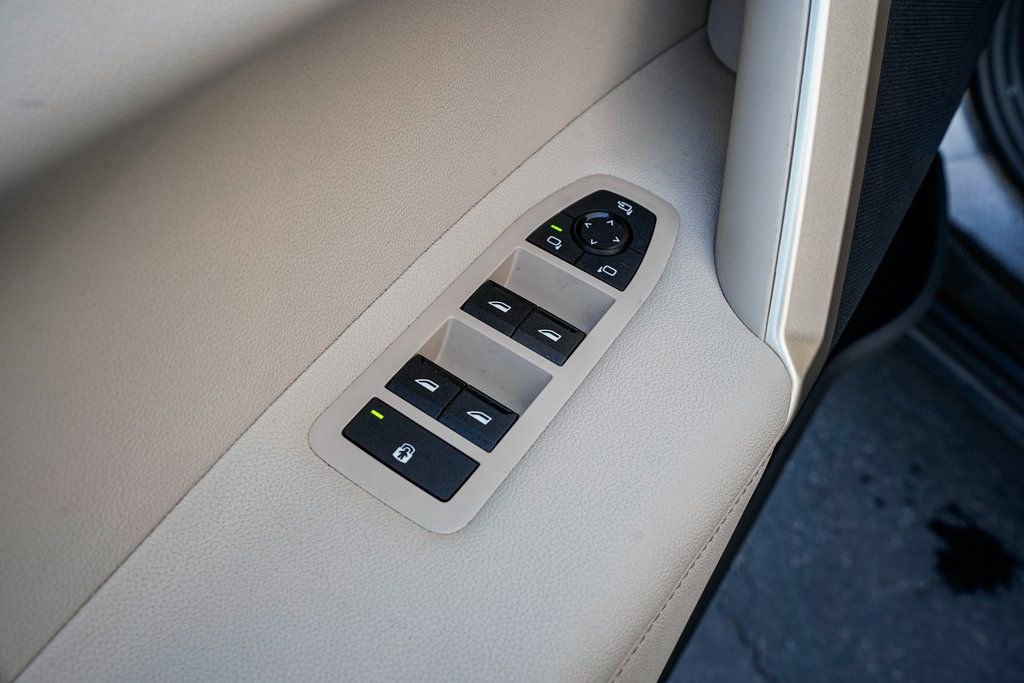 Used 2025 BMW iX xDrive50 image 10