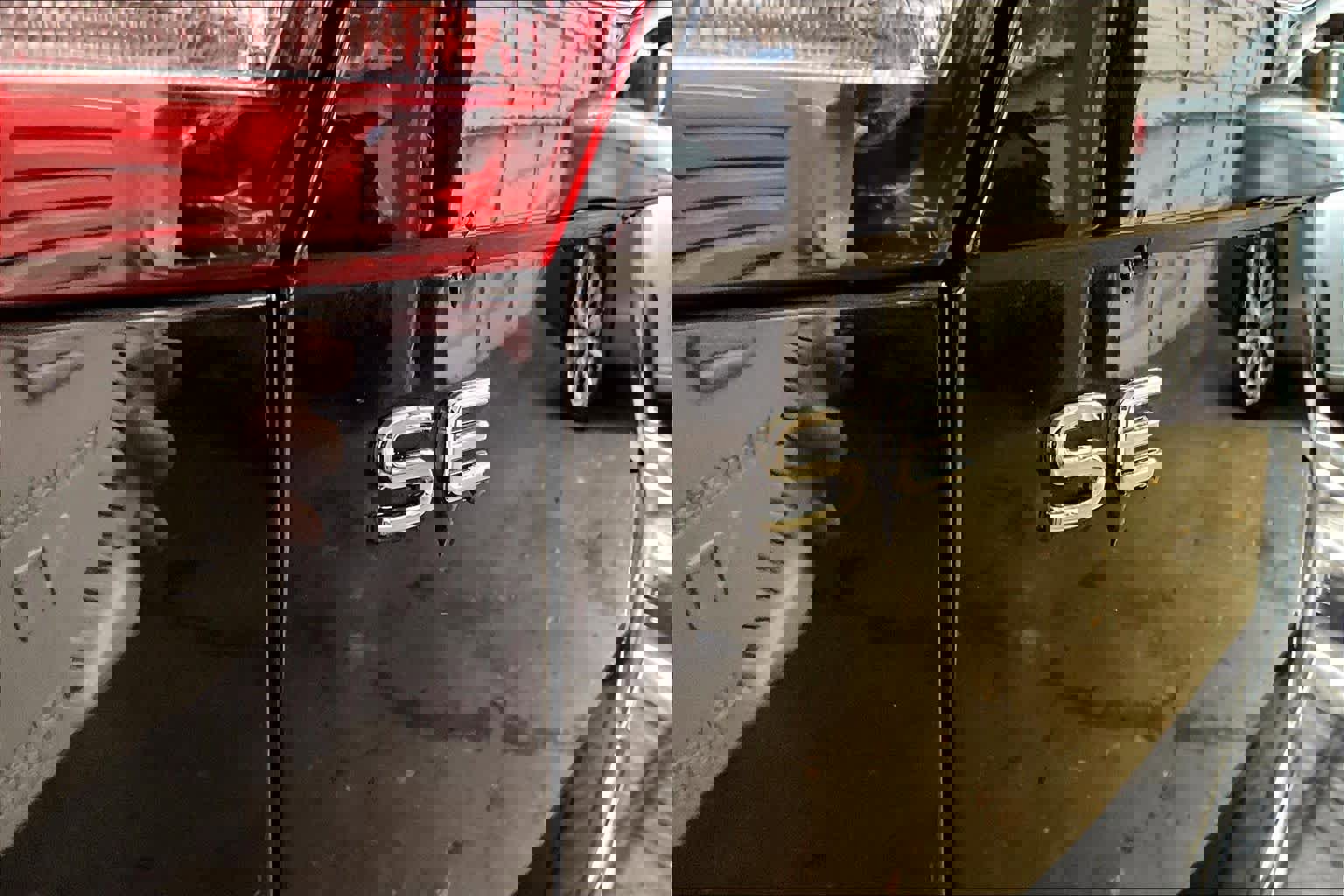 Used 2024 Volkswagen Tiguan SE R-Line image 11