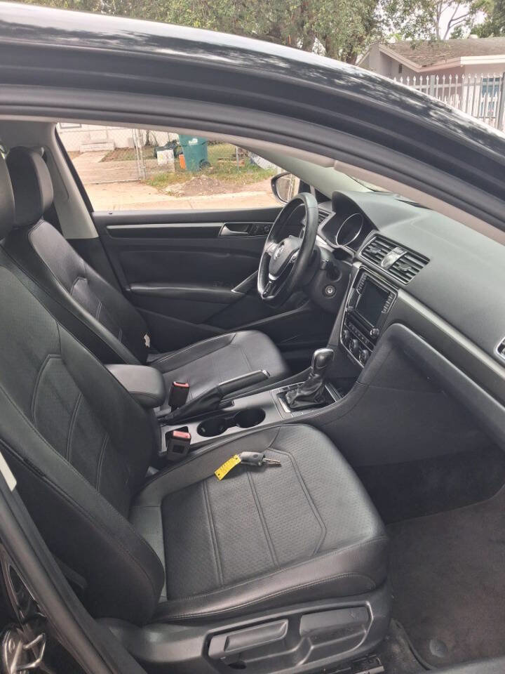 Used 2017 Volkswagen Passat 1.8T R-Line FWD image 5
