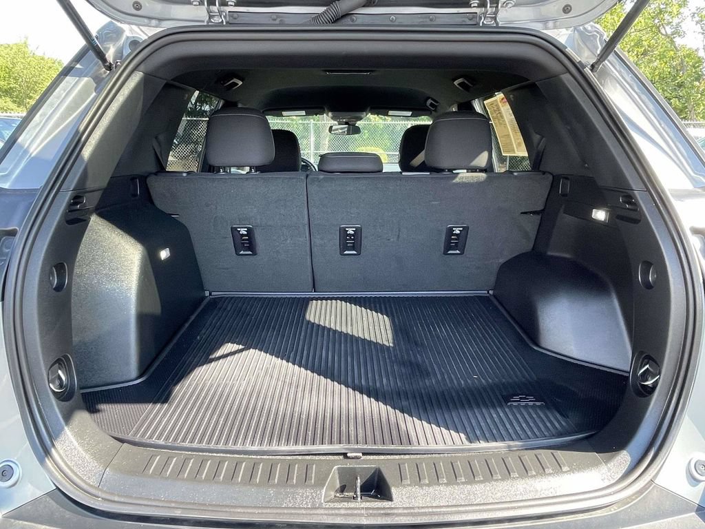 Used 2026 Chevrolet Equinox LT AWD/4WD image 12