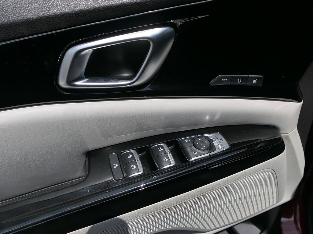 Used 2022 Kia Carnival SX FWD image 11