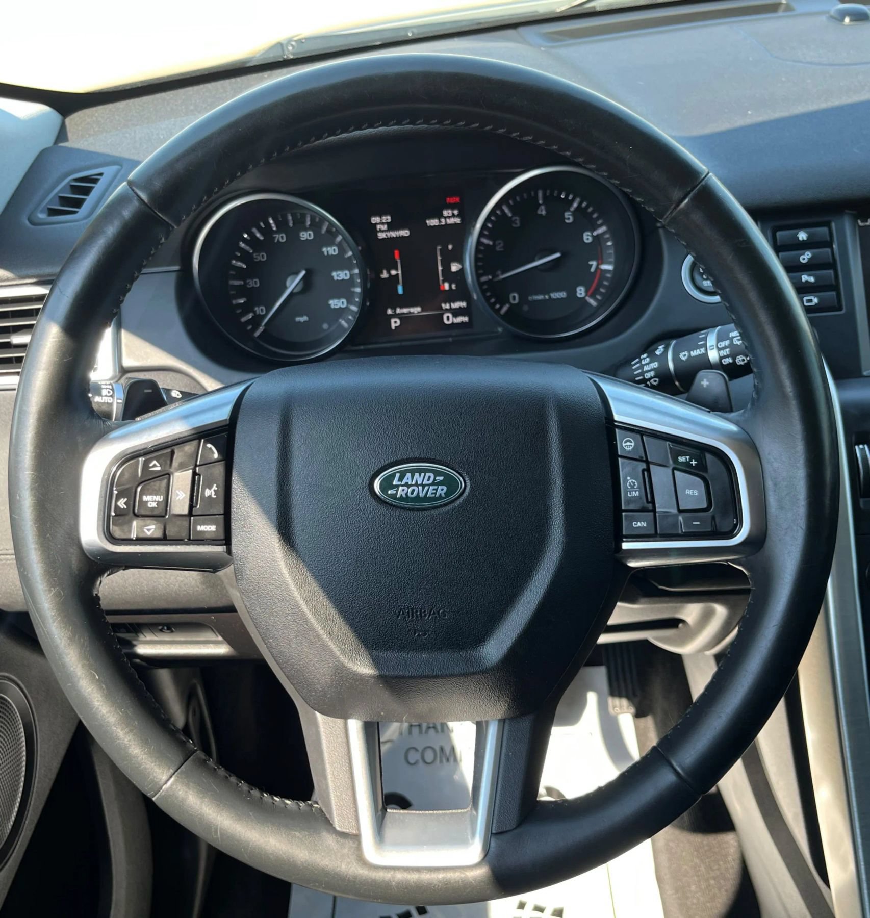 Used 2016 Land Rover Discovery Sport HSE AWD/4WD image 29