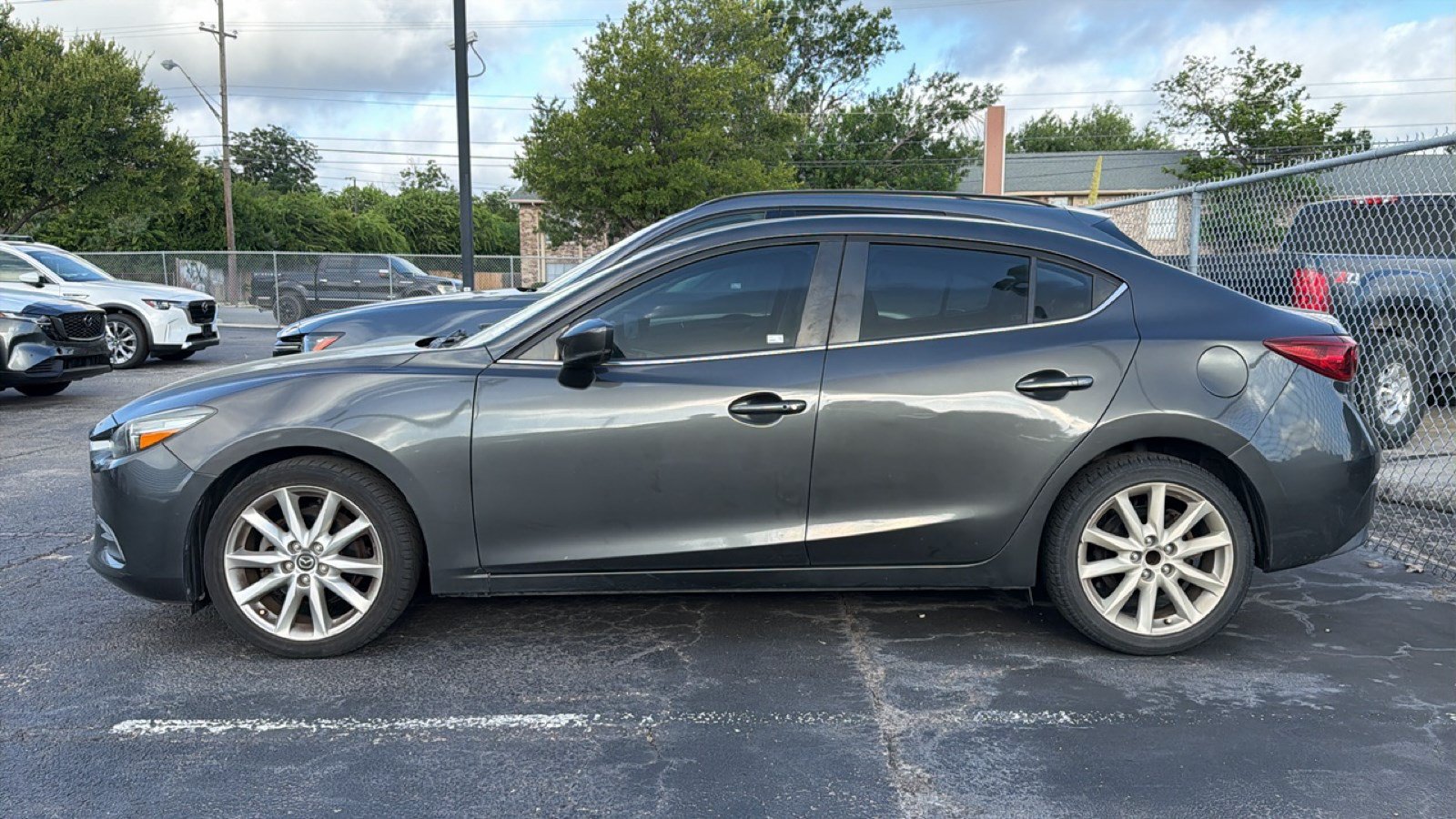 Used 2017 MAZDA MAZDA3 Touring FWD image 5