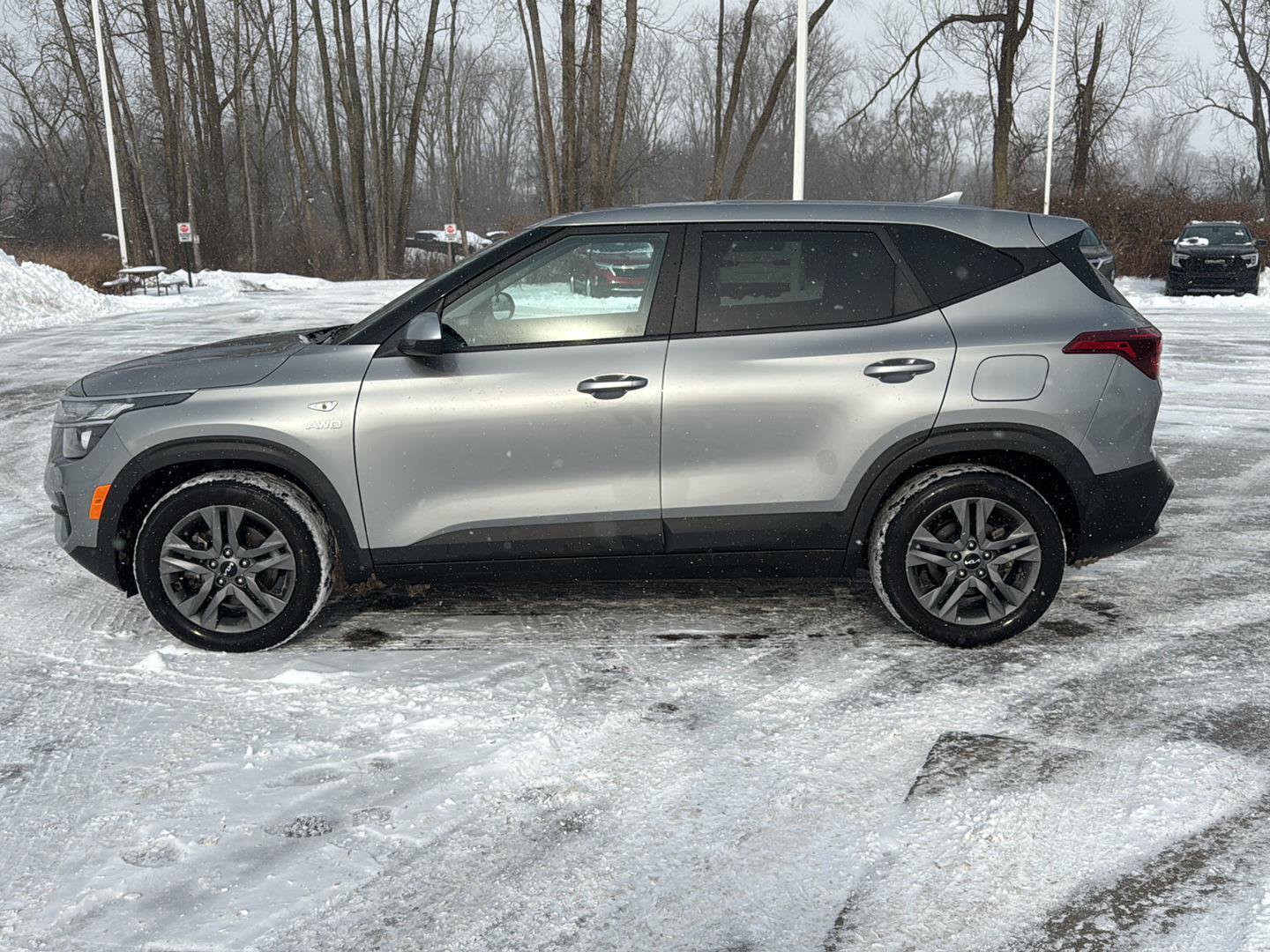 Used 2023 Kia Seltos LX image 2