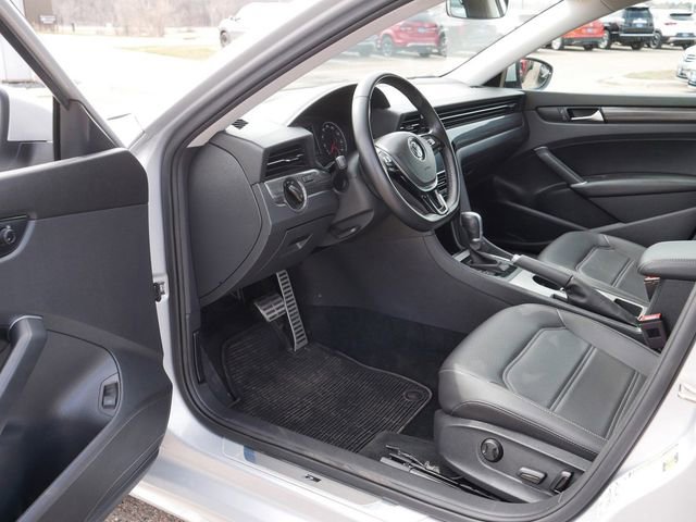 Used 2020 Volkswagen Passat 2.0T R-Line FWD image 12