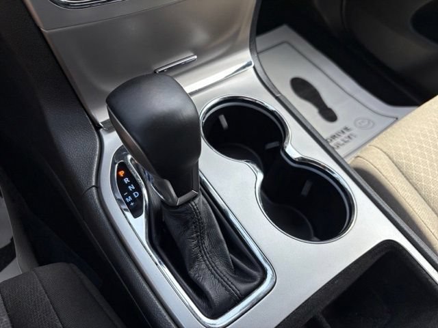 Used 2019 Jeep Grand Cherokee Laredo AWD/4WD image 26