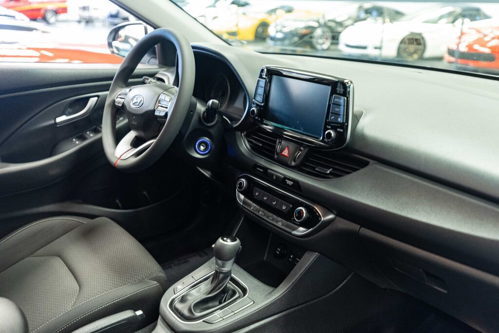 Used 2018 Hyundai Elantra GT FWD image 14