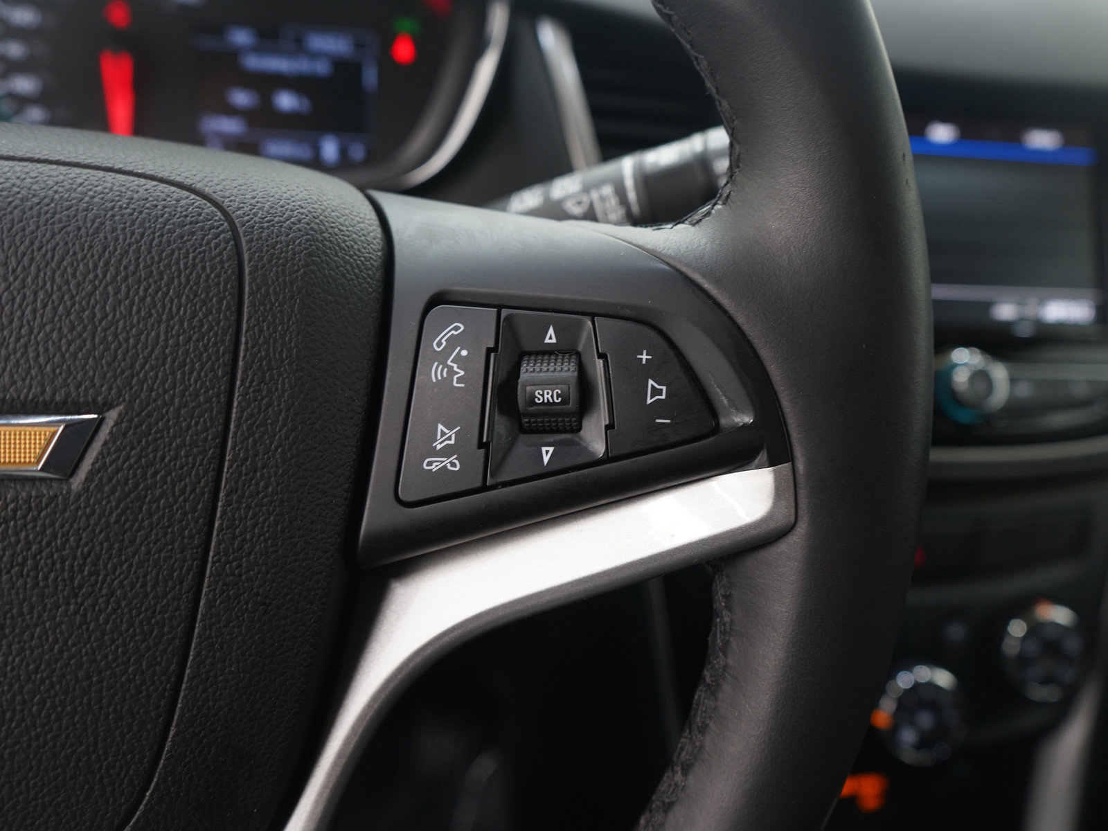 Used 2020 Chevrolet Trax LT w/ LT Convenience Package image 26