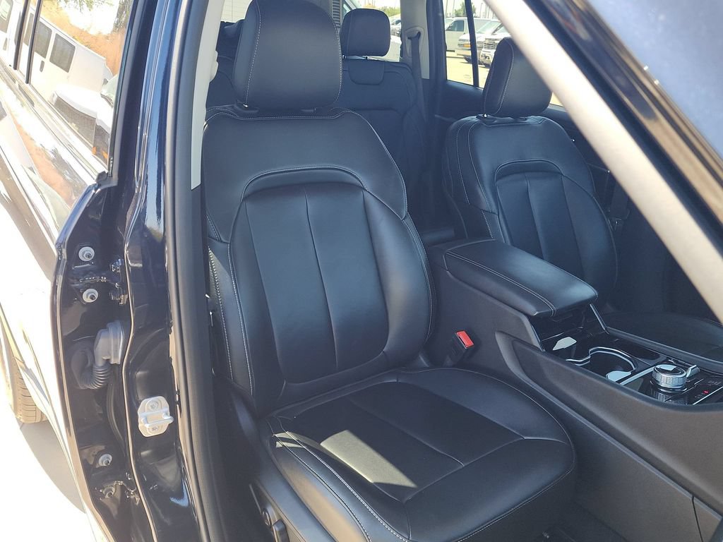 Used 2023 Jeep Grand Cherokee L Limited AWD/4WD image 25