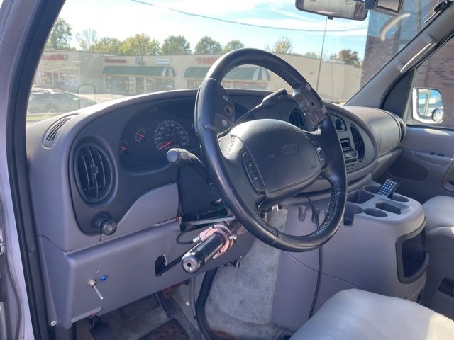 Used 2002 Ford E-150 and Econoline 150 RV image 10
