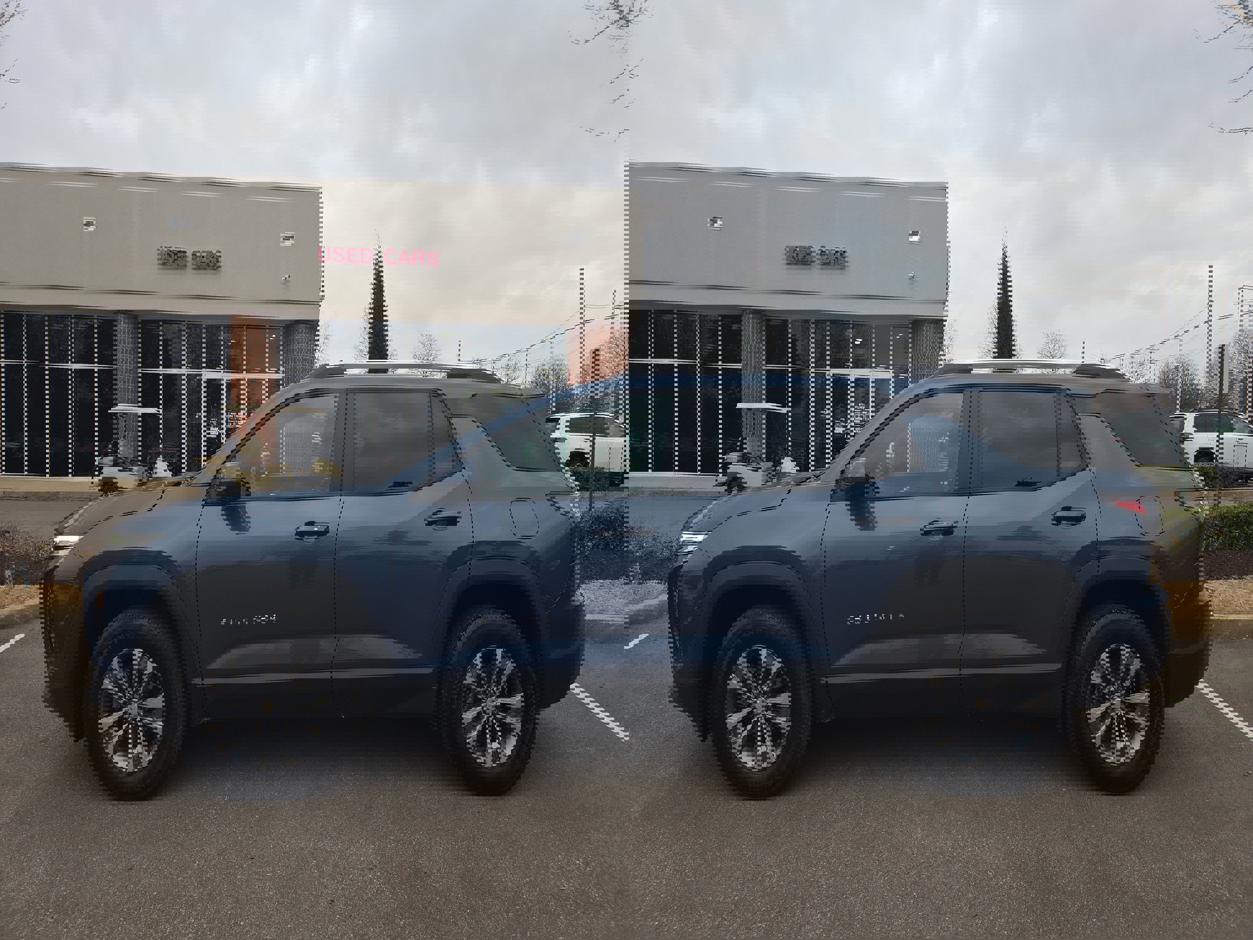 Used 2025 Chevrolet Equinox LT w/ Convenience Package II image 2