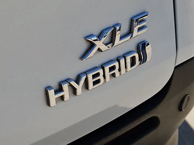 Used 2023 Toyota Sienna XLE FWD image 11
