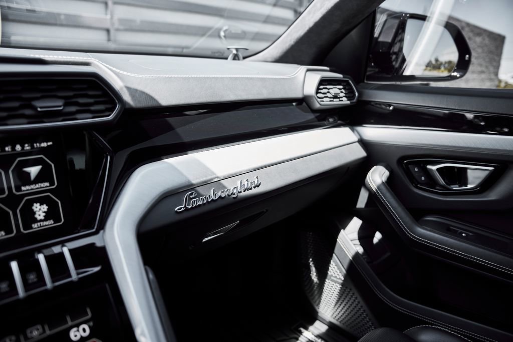 Used 2022 Lamborghini Urus AWD/4WD image 81