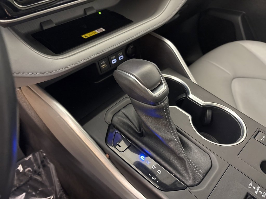 Used 2023 Toyota Highlander XLE image 30