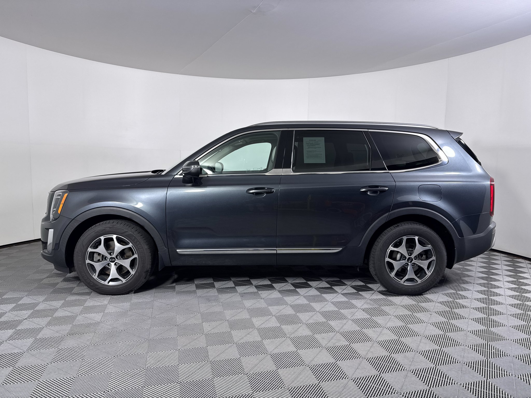 Used 2020 Kia Telluride EX w/ Towing Package AWD/4WD image 10