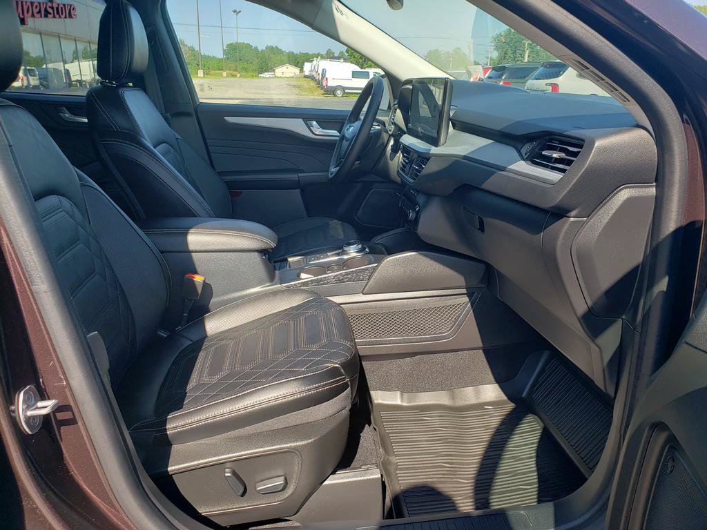 Used 2023 Ford Escape Platinum w/ Premium Technology Package AWD/4WD image 17