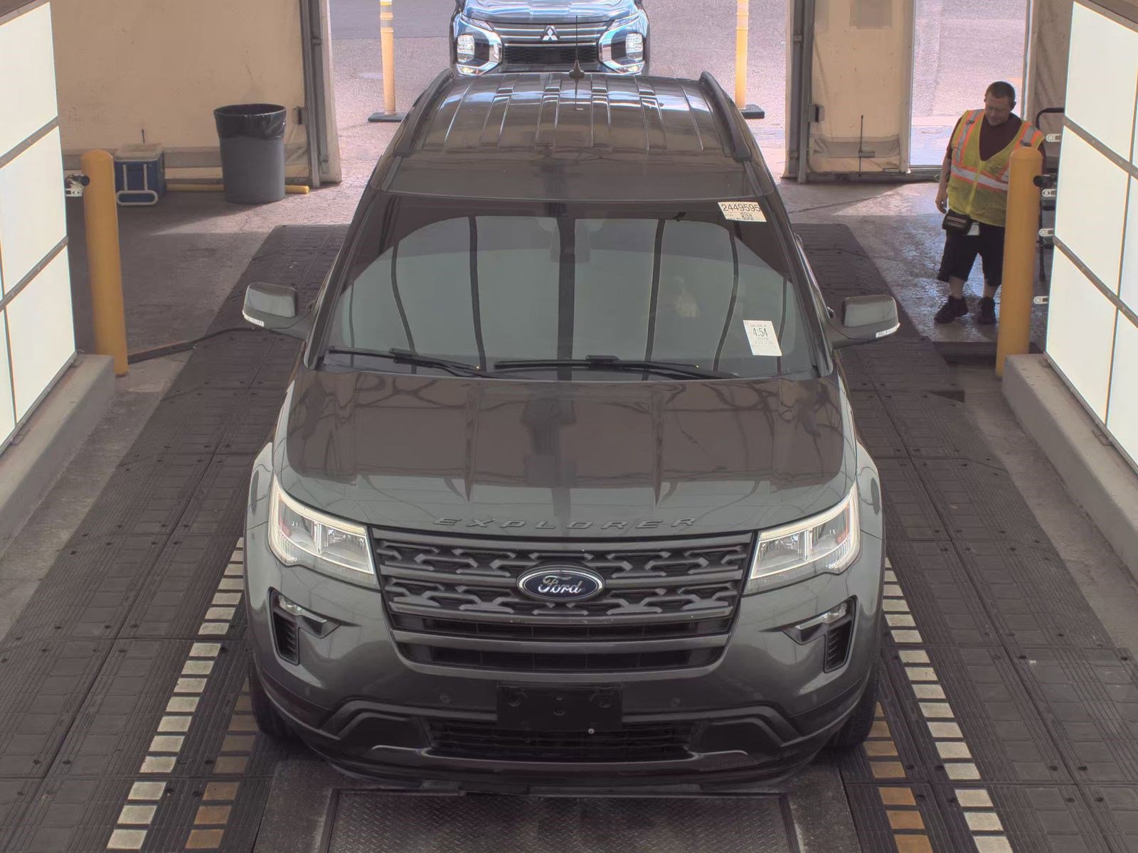 Used 2018 Ford Explorer XLT w/ Equipment Group 202A FWD image 2