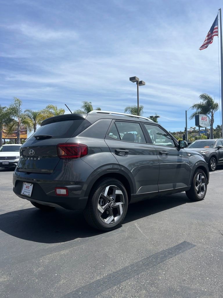Used 2025 Hyundai Venue SEL FWD image 6