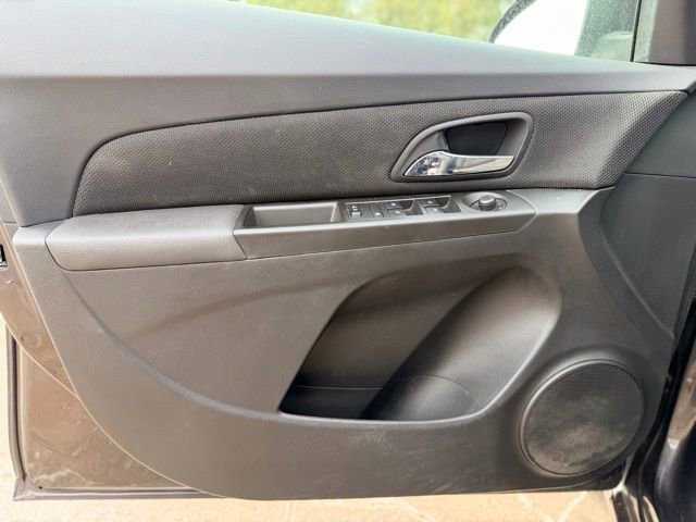 Used 2016 Chevrolet Cruze LT FWD image 12
