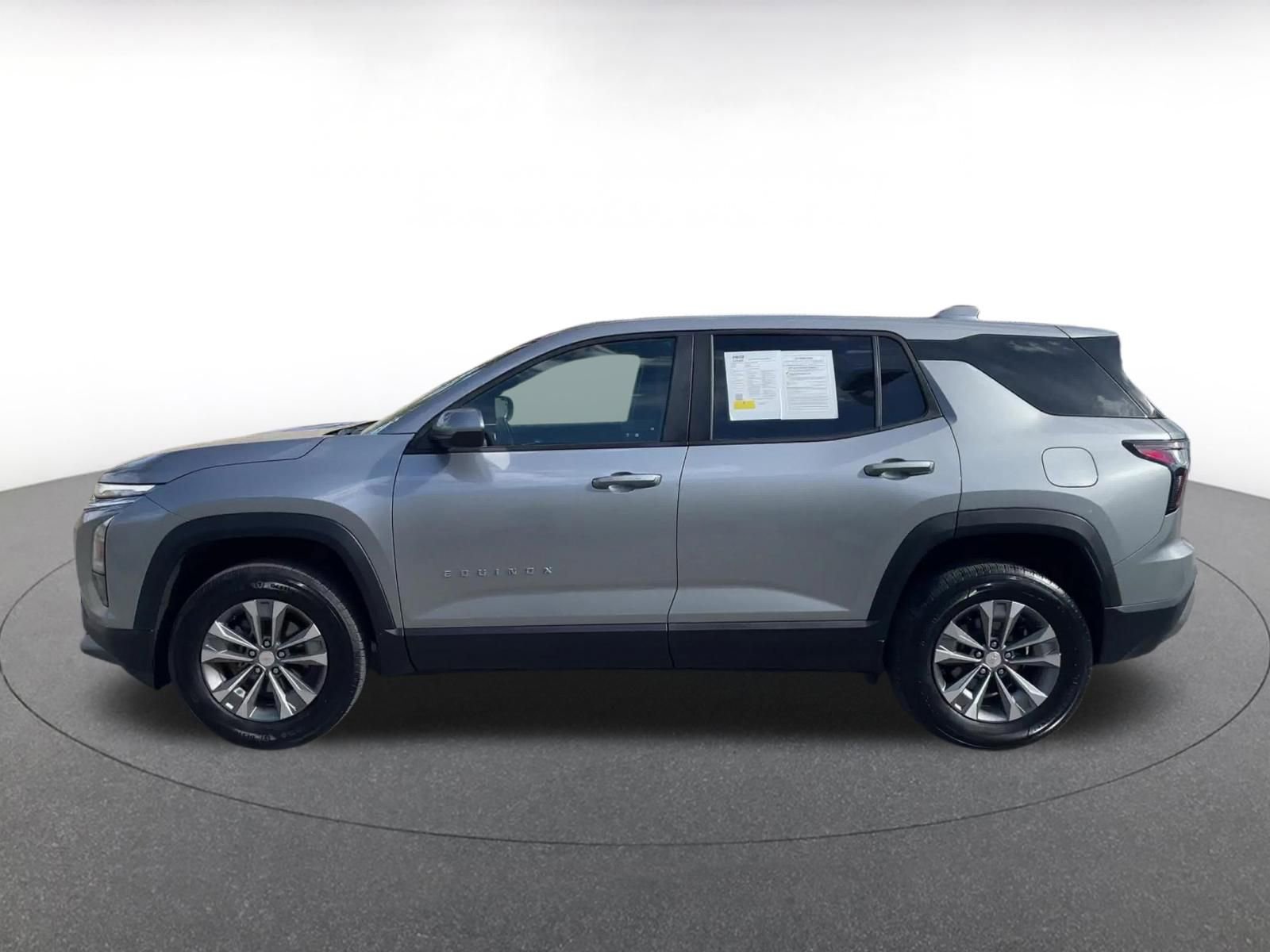 Used 2025 Chevrolet Equinox LT FWD image 9