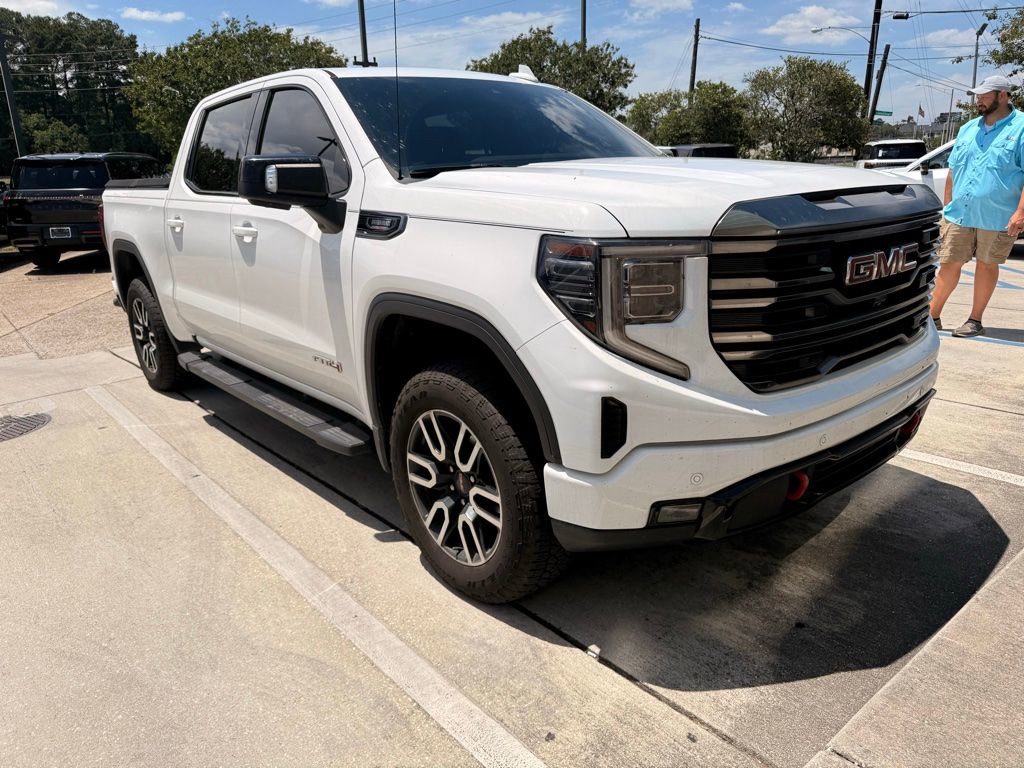 Used 2023 GMC Sierra 1500 AT4 w/ Technology Package AWD/4WD image 3