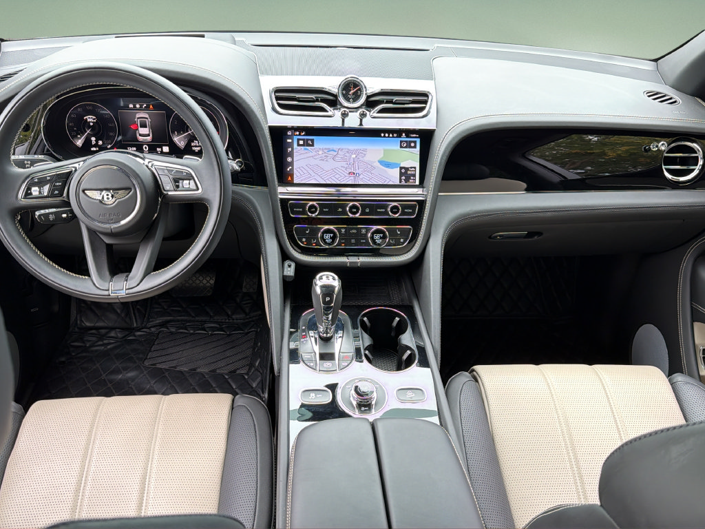 Used 2022 Bentley Bentayga AWD/4WD image 4