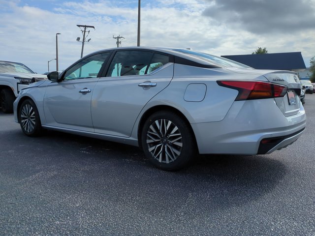 Used 2024 Nissan Altima 2.5 SV image 7