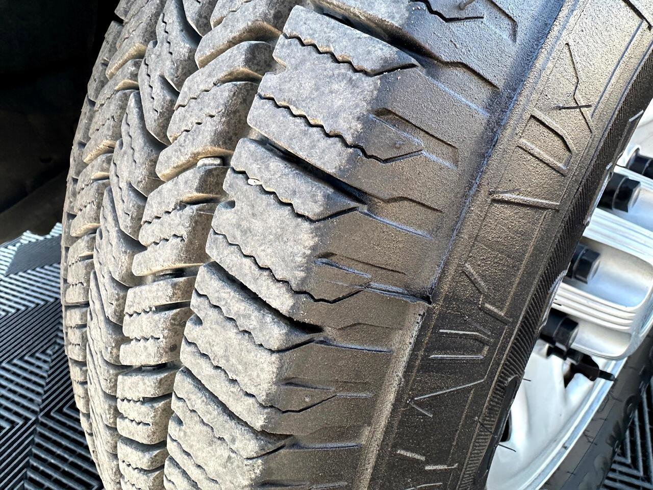 Used 2018 Chevrolet Express 2500 w/ Driver Convenience Package image 37