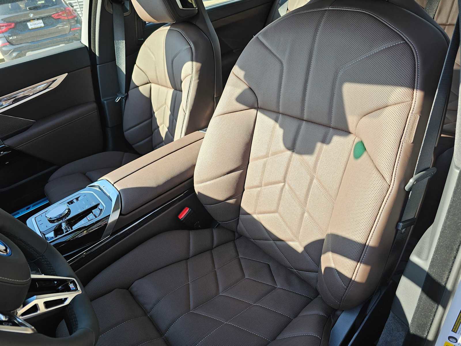 Used 2024 BMW i7 xDrive60 image 24