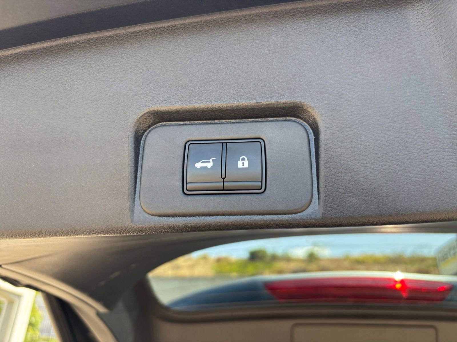 Used 2025 Nissan Rogue SV FWD image 23