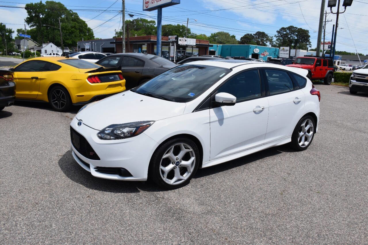 Used 2014 Ford Focus ST w/ Equipment Group 202A FWD image 11