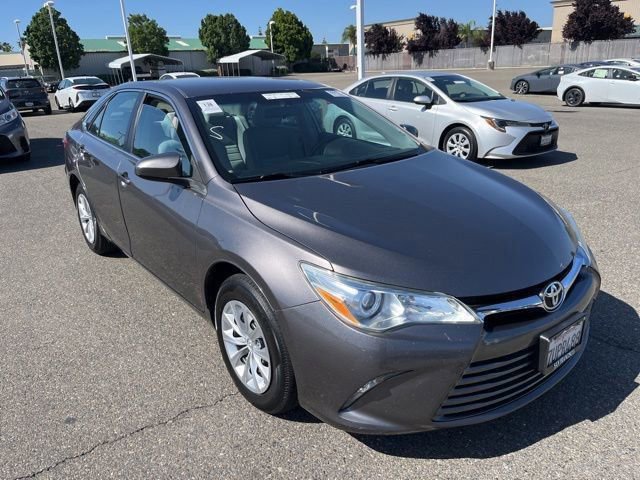 Used 2017 Toyota Camry LE FWD image 3